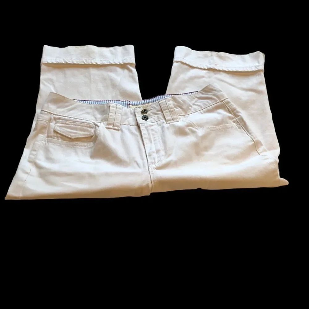 St. John's Bay Stretch Capri white cuffed Size 8 Excellent condition